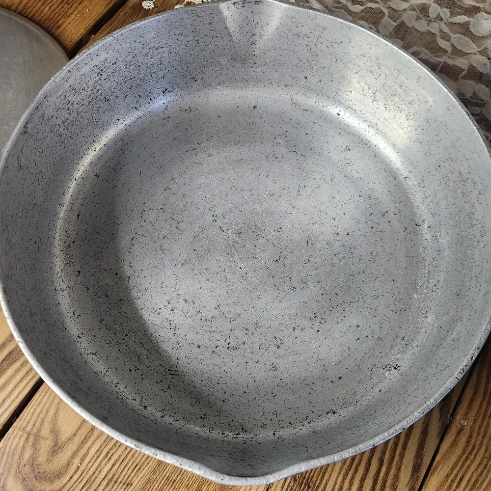Vintage Wagner Ware Sidney  4569M Chicken‎ Fryer.